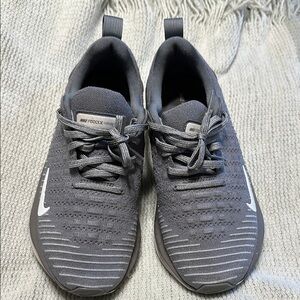 Nike Reactx infinity Run 4 Gray Athletic Sneakers - like new